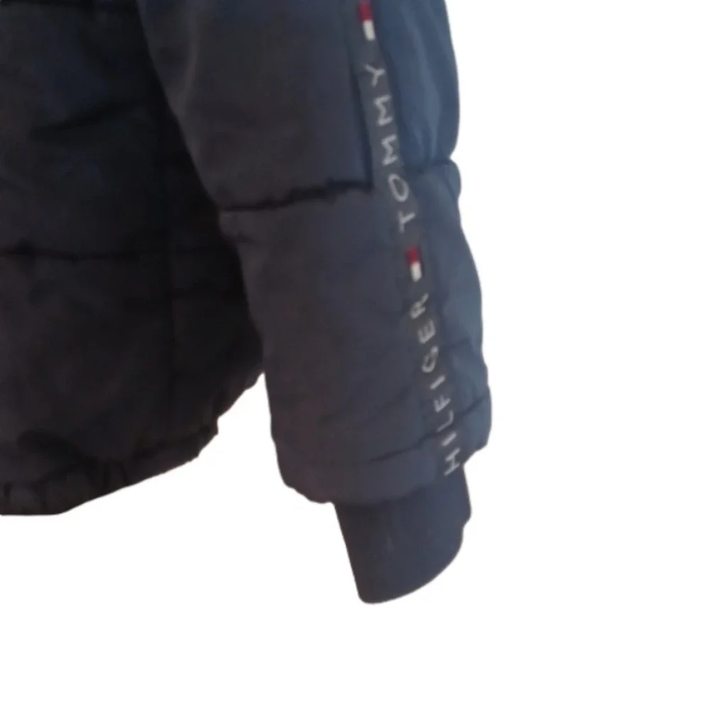 𝅺tommy Hilfiger navy blue jacket. Size 14/ 16 kids size. Warm  winter coat.